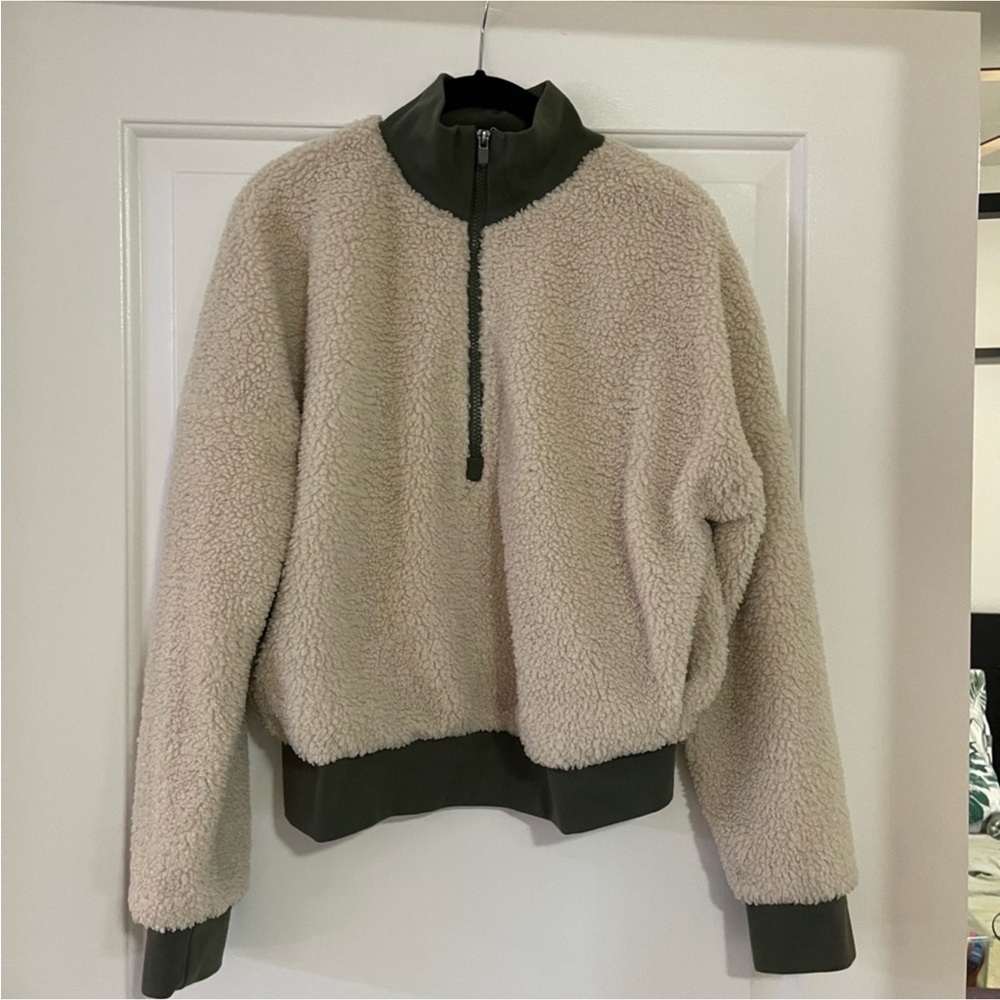 Fabletics Women’s 1/2 Zip Crop Sherpa - Size M
